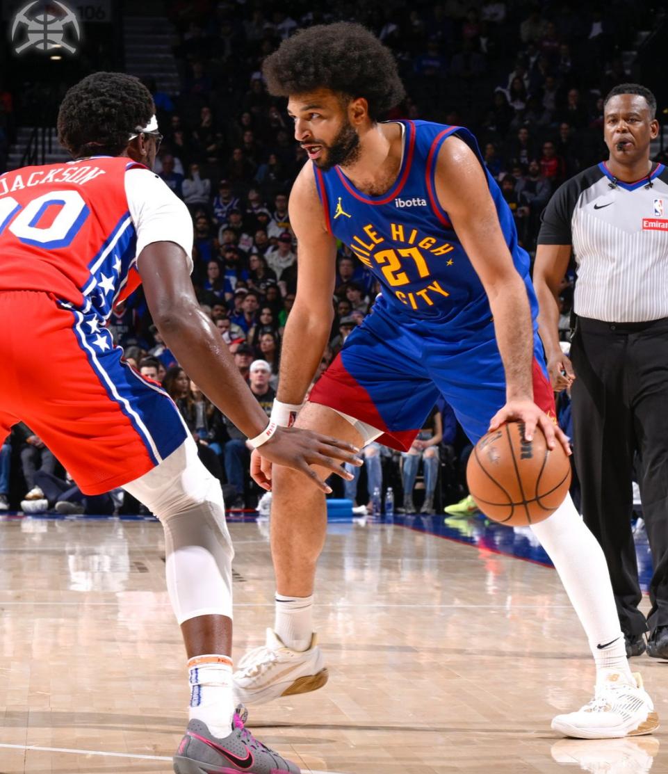 九游体育app-战术统帅掘金主场横扫猛龙，防守拯救全队