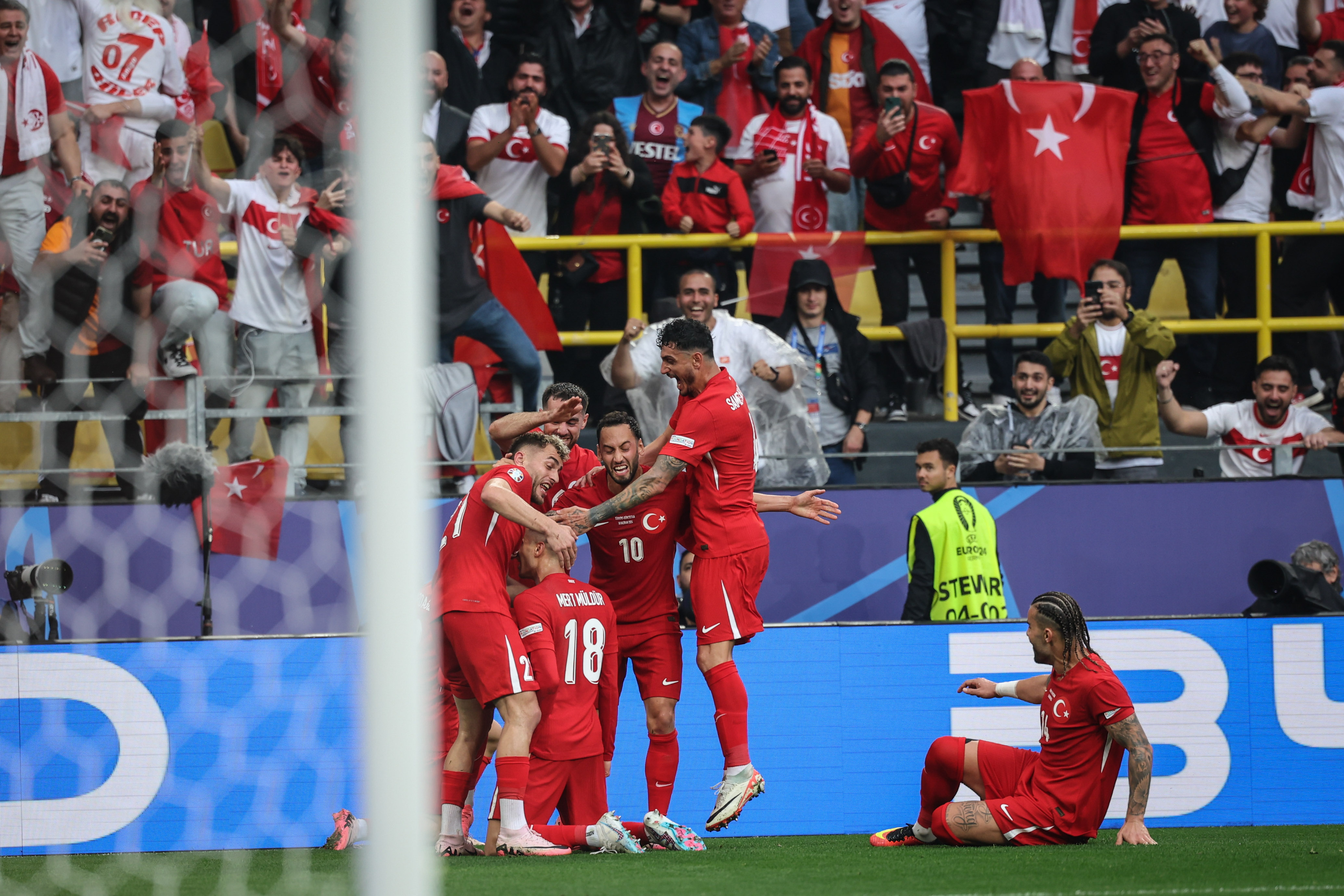 九游体育app-土耳其队备战欧洲杯预选赛，冲击胜利