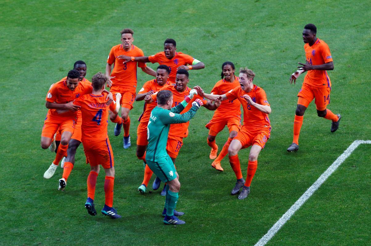 土耳其队备战欧洲杯预选赛,冲击胜利 土耳其队备战欧洲杯预选赛,冲击胜利