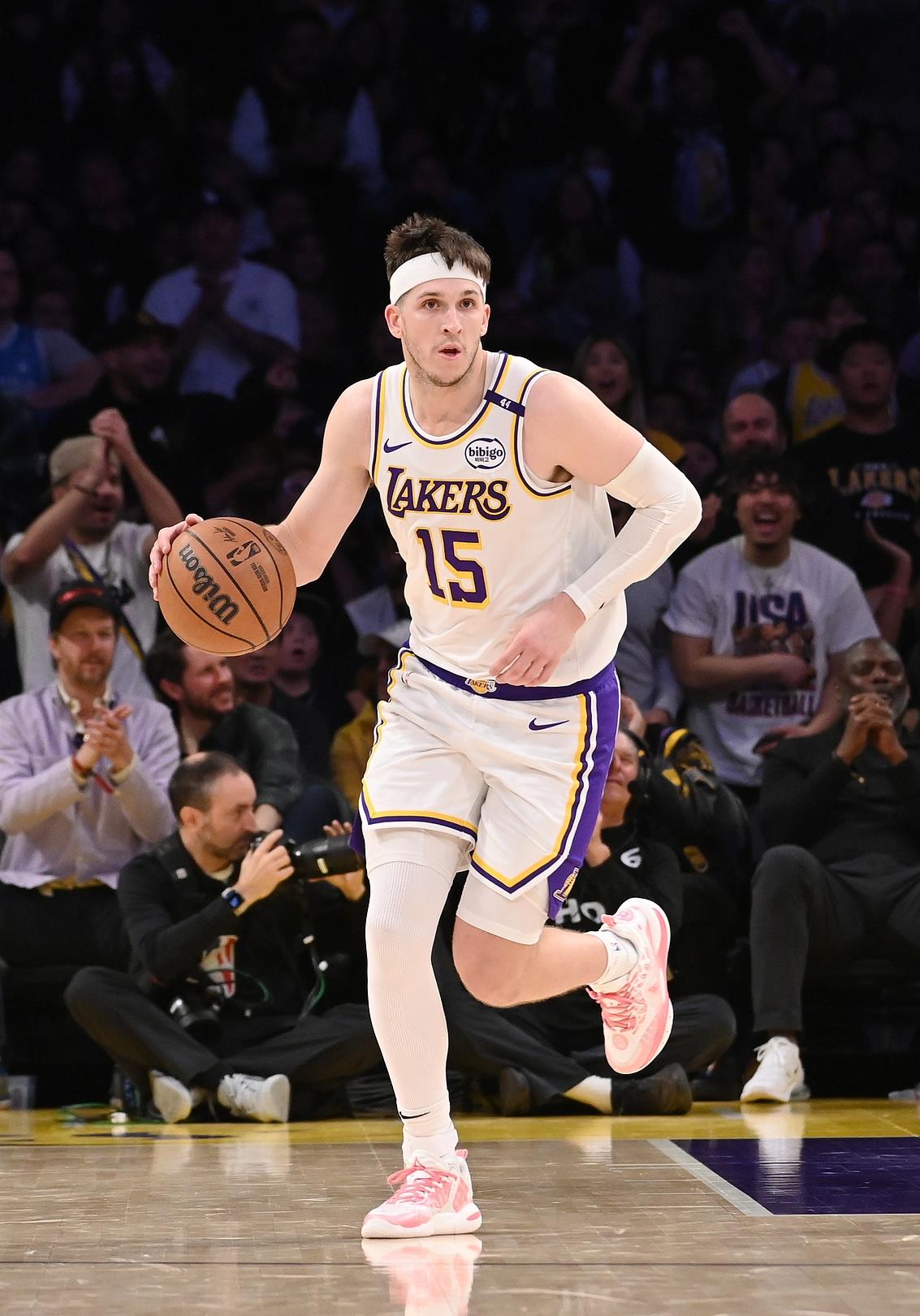 雄鹿双塔展翅高飞,稳坐东部战力榜首 雄鹿双塔展翅高飞,稳坐东部战力榜首