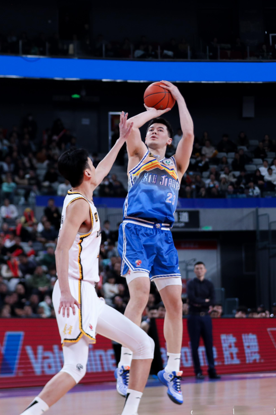 伊斯特尔队客场获得胜利,提升积分排名的简单介绍 伊斯特尔队客场获得胜利,提升积分排名的简单介绍