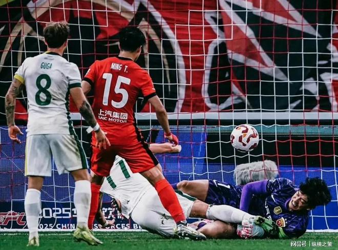 九游体育官网-AC米兰遭遇失利，争冠形势岌岌可危