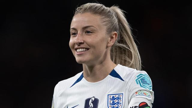 英格兰女足队员在国家队比赛中表现优异