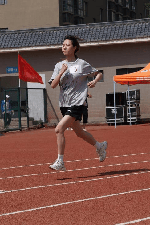 关于比赛场上的热血拼搏,荣誉之路坎坷不平!的信息 关于比赛场上的热血拼搏,荣誉之路坎坷不平!的信息