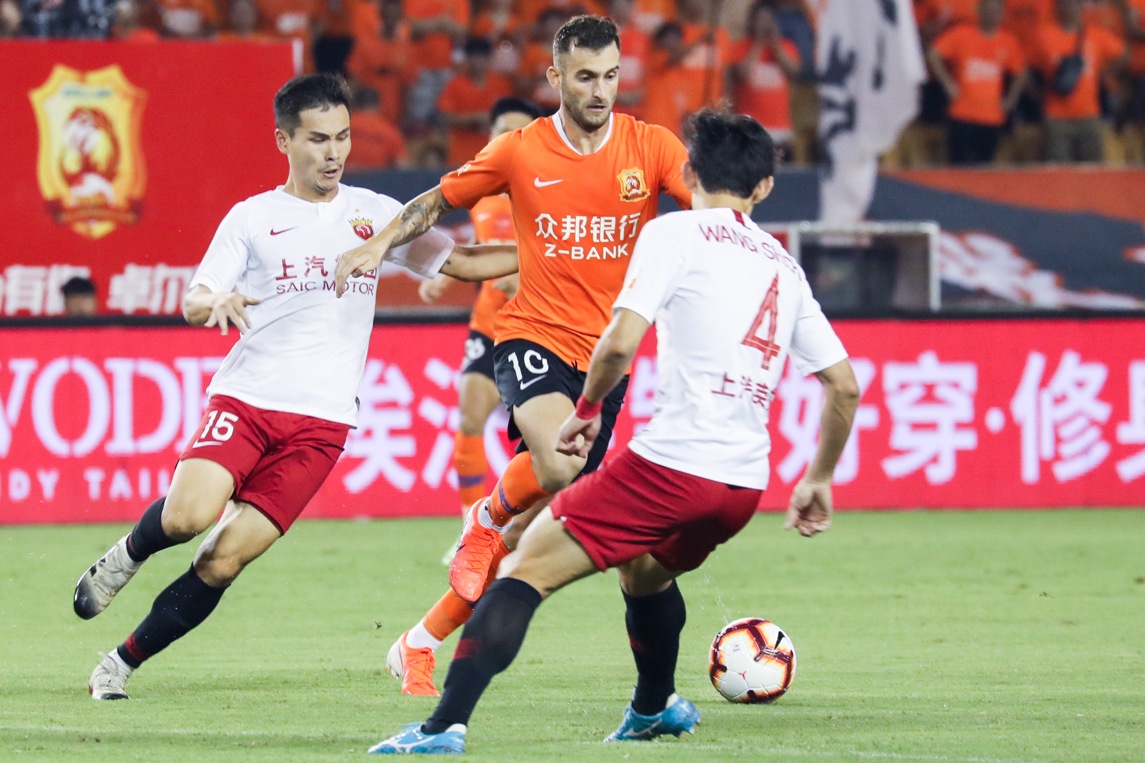 -广州遭遇主场失利，卫冕形势堪忧