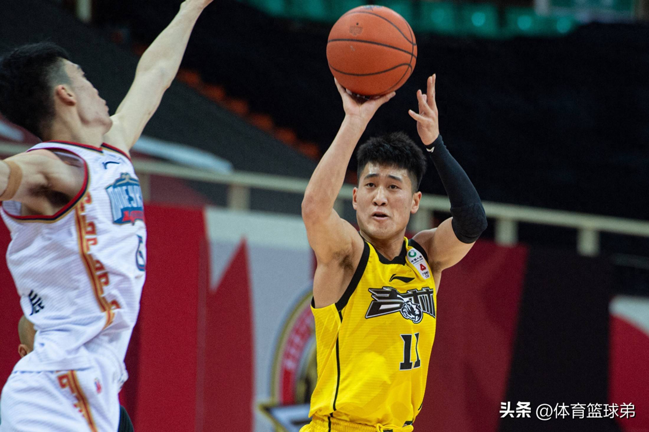 包含广东队遭遇劲敌压力,球员状态逐渐回升的词条 包含广东队遭遇劲敌压力,球员状态逐渐回升的词条