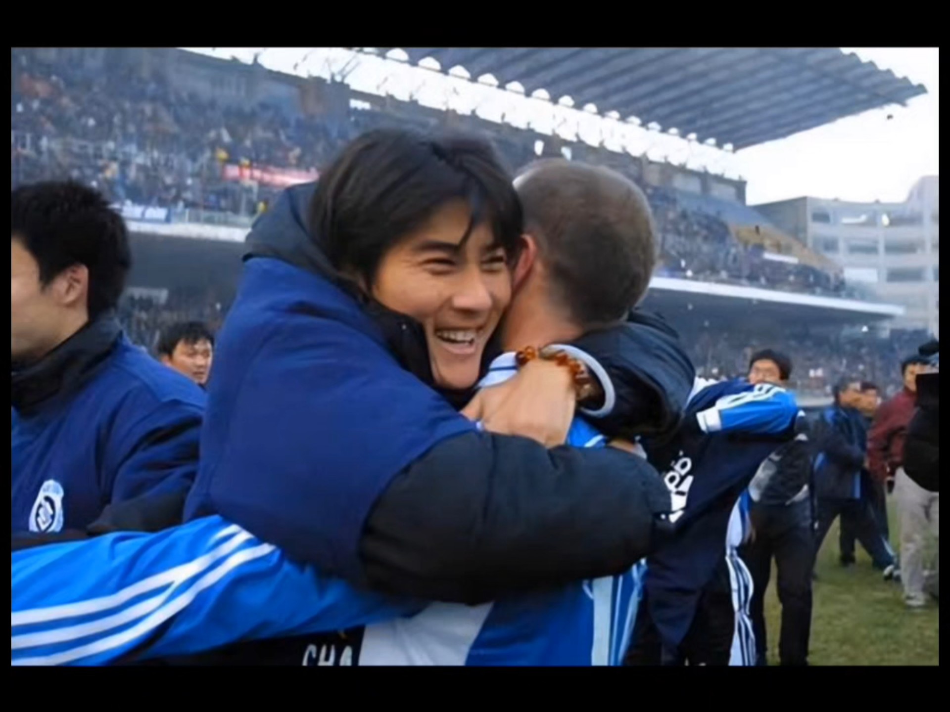 大连人取得连胜,球迷热议球队表现 大连人取得连胜,球迷热议球队表现