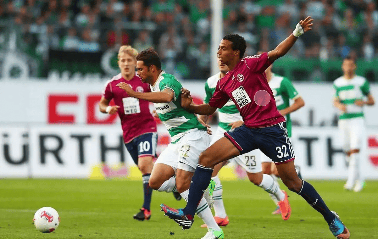 关于汉堡队在主场惜败，面临保级危机的信息