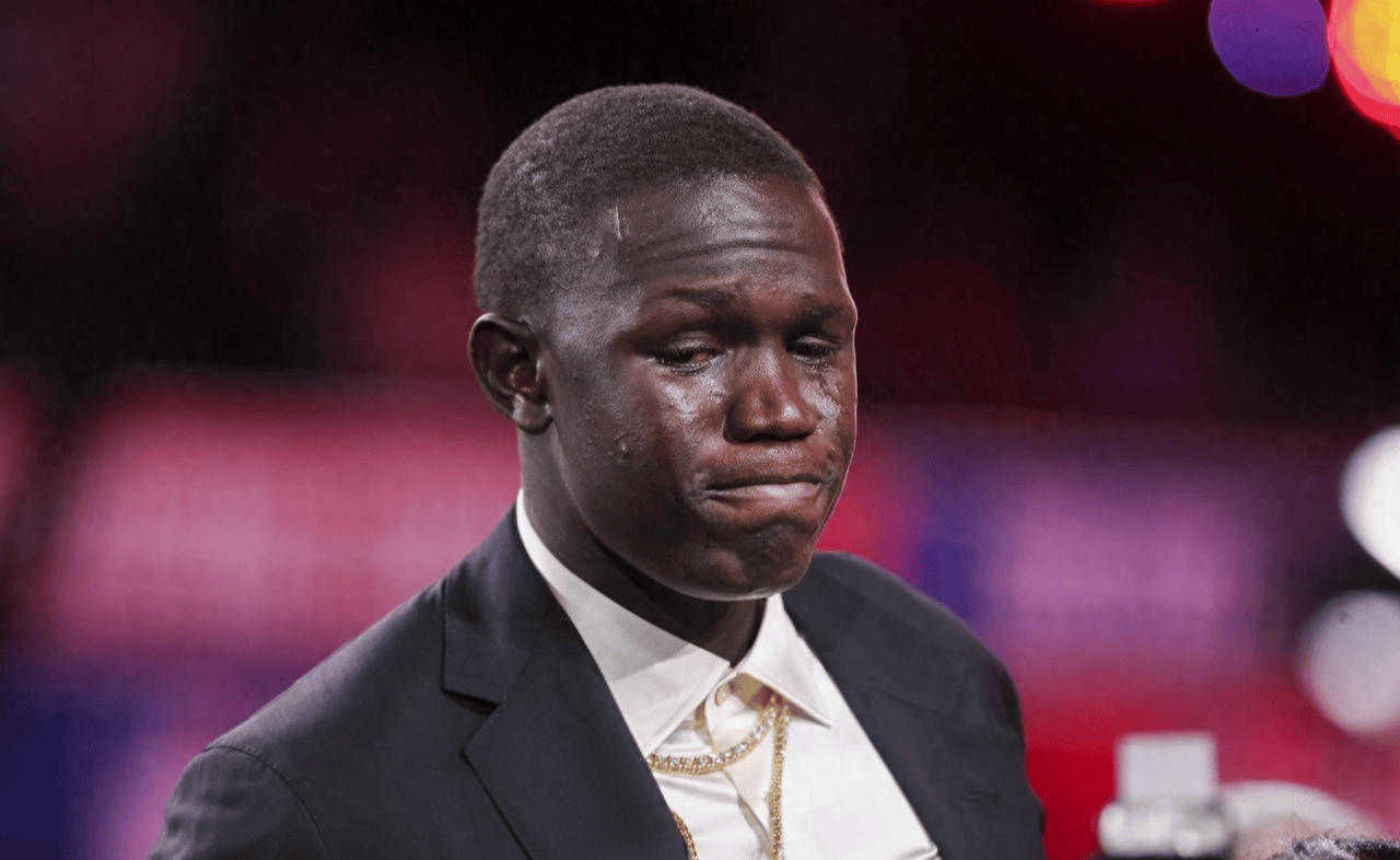 NBA选秀大会在洛杉矶举行，新秀争夺第一顺位