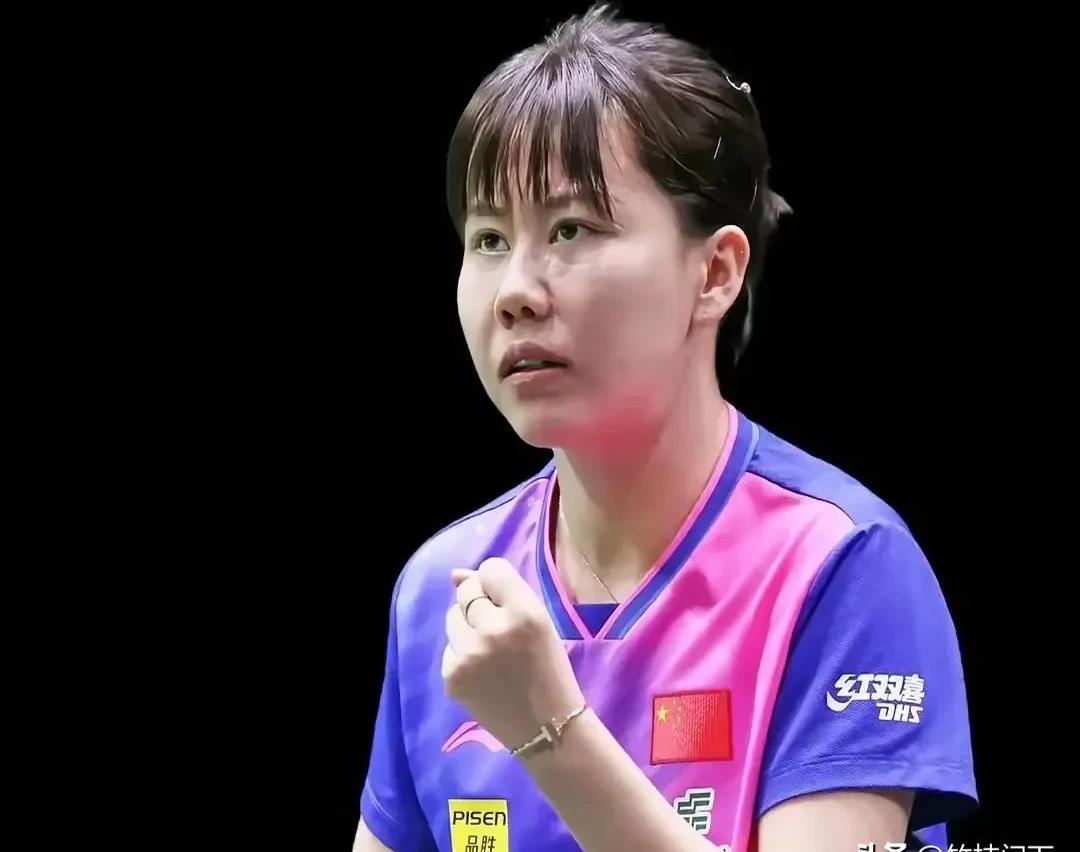 足球锦标争夺赛中,女球员实力惊艳 足球锦标争夺赛中,女球员实力惊艳