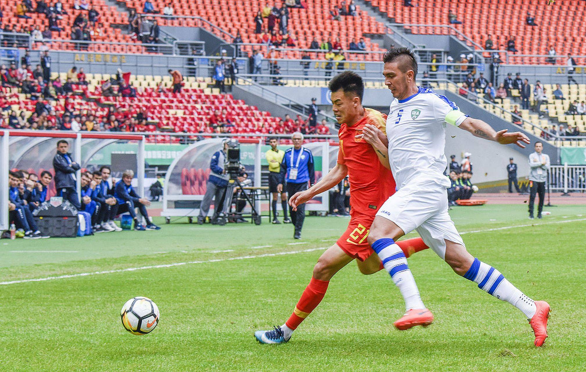 球员们在比赛中展现出了顶级的技术和体能 球员们在比赛中展现出了顶级的技术和体能