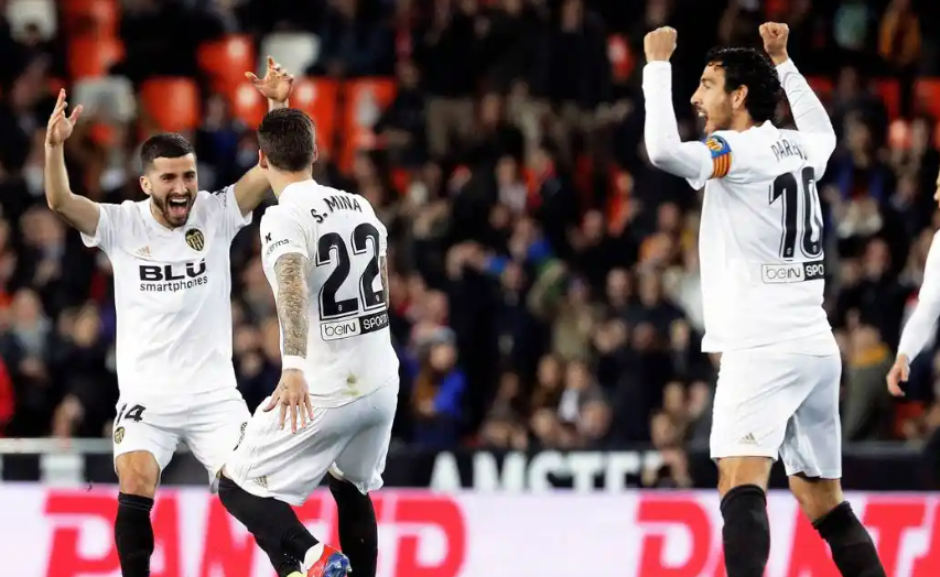 九游体育网页版-皇马主力中场突然传出转会传闻，引发球迷猜测的简单介绍