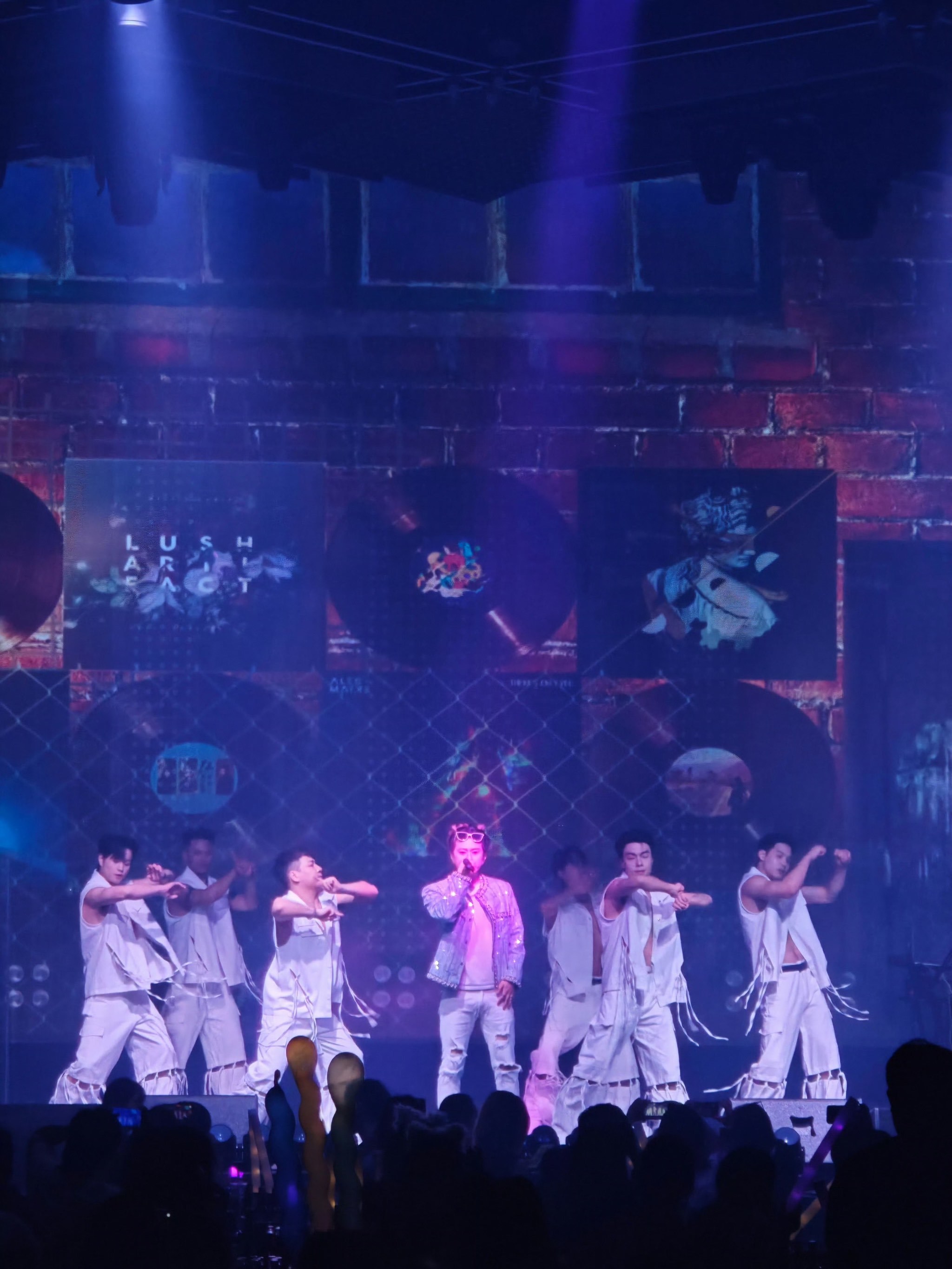 精彩暖场表演让球迷大呼过瘾