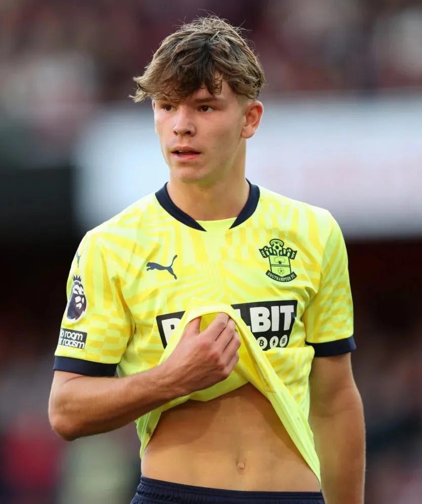 关于英格兰教练因球队低迷成绩面临压力的信息 关于英格兰教练因球队低迷成绩面临压力的信息