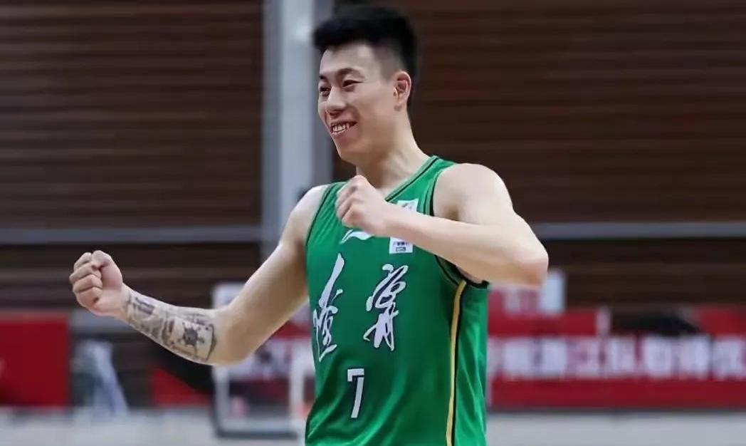 辽宁队在比赛中表现出色,取得胜利 辽宁队在比赛中表现出色,取得胜利