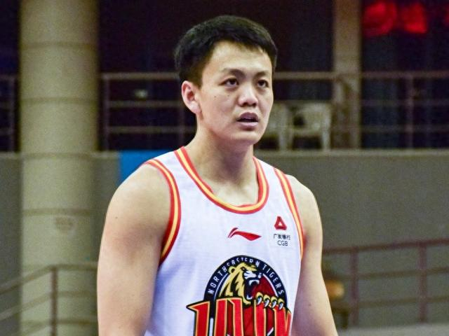 吉林男篮表现强劲,取得季后赛资格 吉林男篮表现强劲,取得季后赛资格