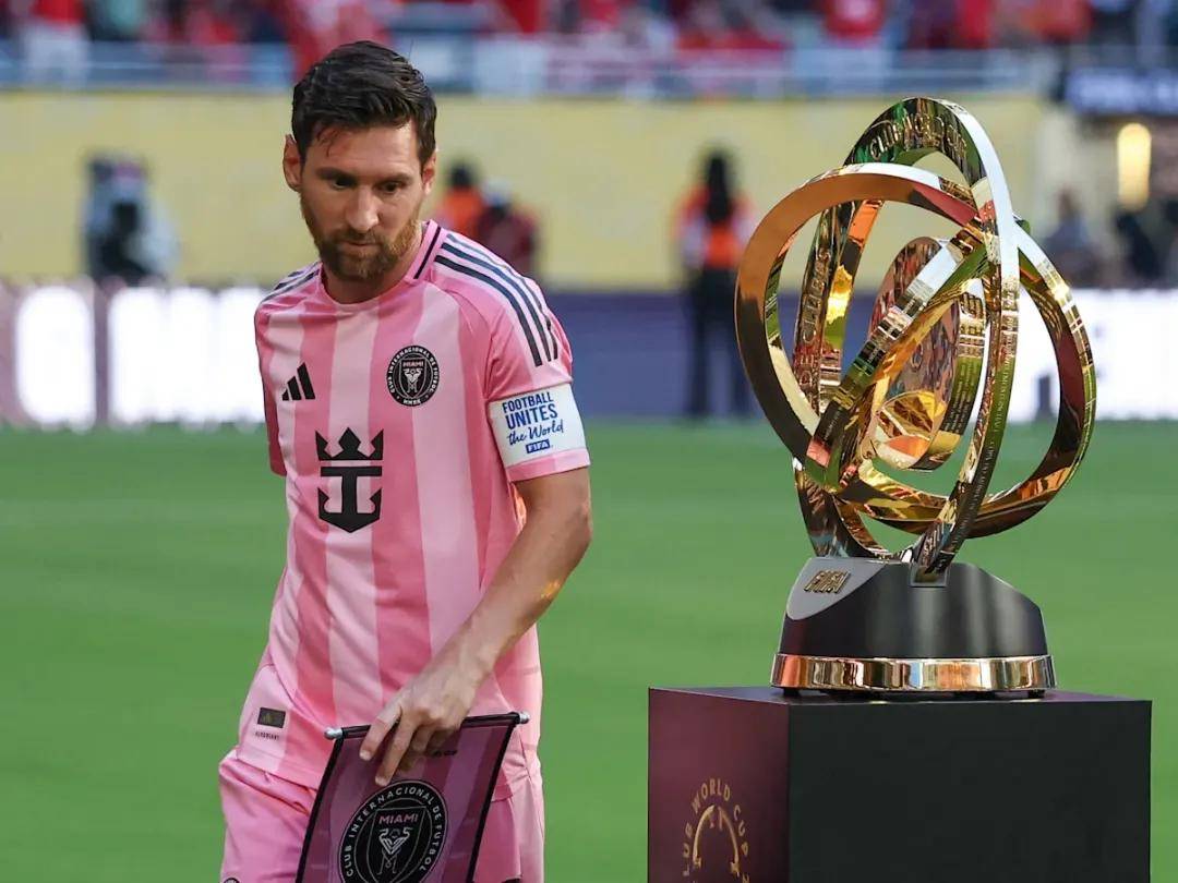 世界级足球巨星闪耀球场,助力球队胜出 世界级足球巨星闪耀球场,助力球队胜出