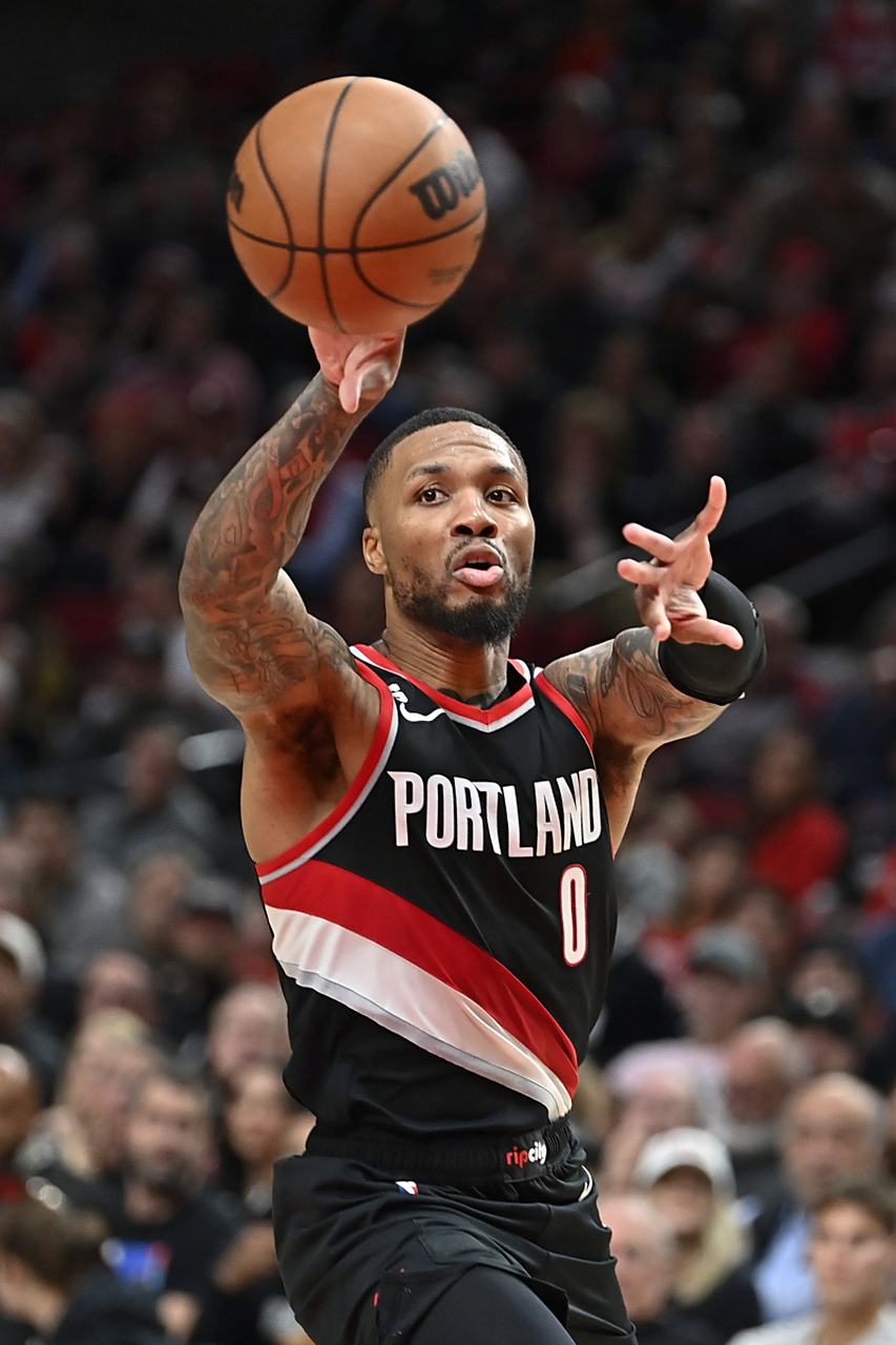 开拓者大胜爵士，利拉德狂砍40分