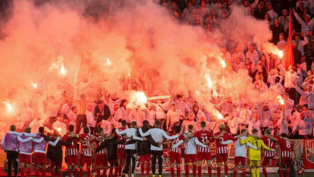 关于足球球队新主场揭幕,球迷组织庆祝派对的信息 关于足球球队新主场揭幕,球迷组织庆祝派对的信息