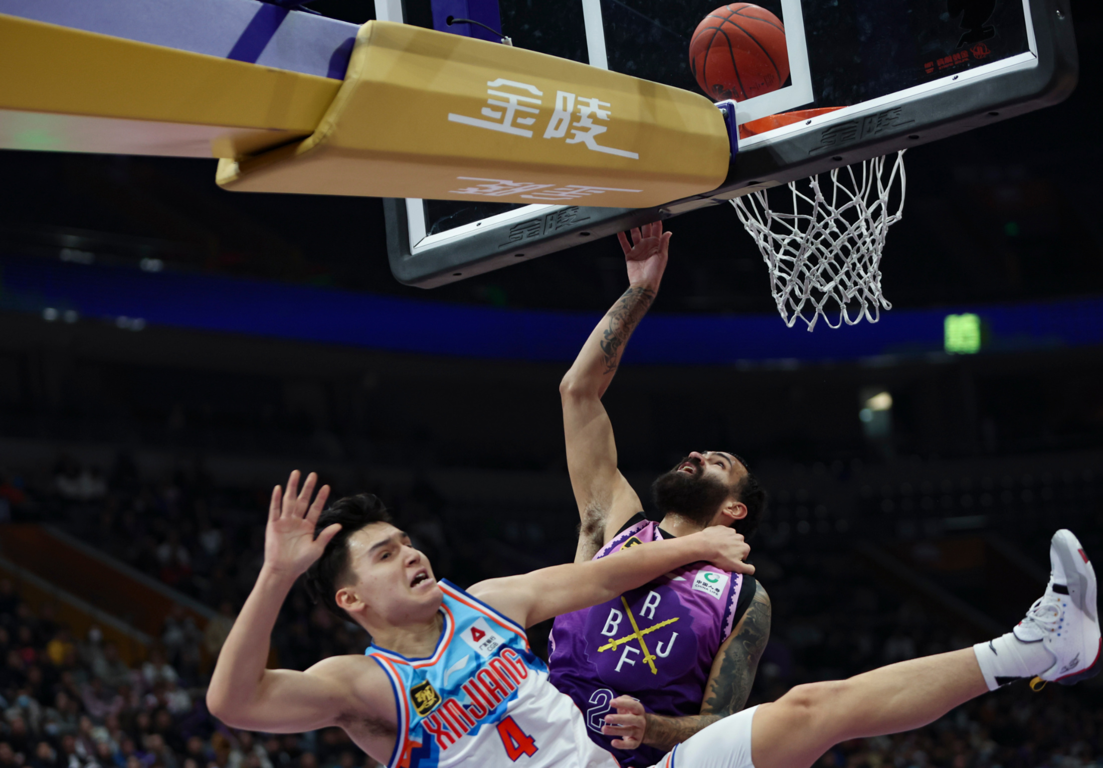 -关于新疆队在最新比赛中表现抢眼，轻松获胜的信息