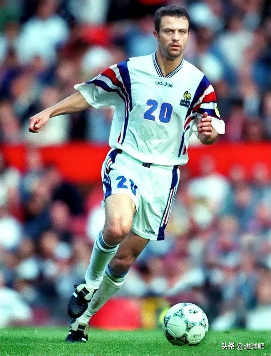 九游体育官方入口-法国队誓夺欧洲杯冠军奖杯